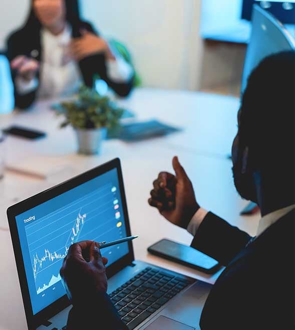 Hohe Zinsen und gesetzliche Verschärfungen fordern Unternehmen heraus