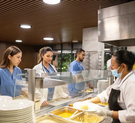 Ermäßigter Umsatzsteuersatz für Kantinen und Cafés ab 2026