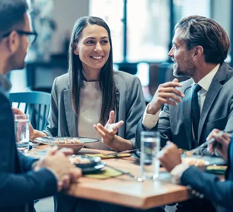 Gastronomie ab 2026: 7 % für Speisen, 19 % für Getränke