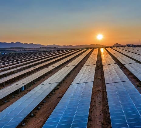 Wirtschaftliche Auswirkungen des Solarspitzengesetzes auf Photovoltaik- und Windenergieanlagen an Land