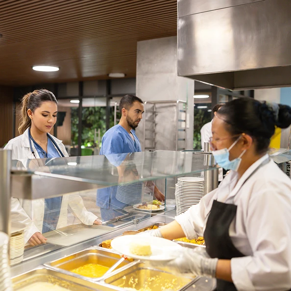 Ermäßigter Umsatzsteuersatz für Kantinen und Cafés ab 2026